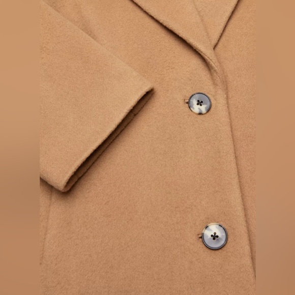 Wilfred
The Only Coat - Picture 10 of 11